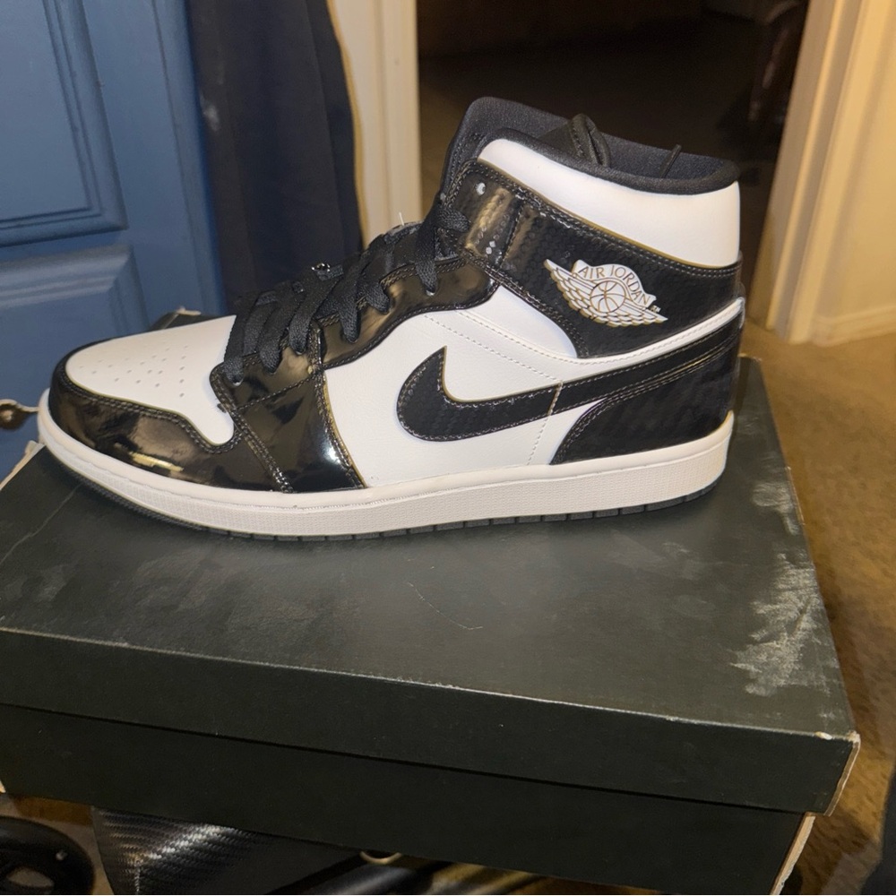 Nike Men's Black and White Sneakers